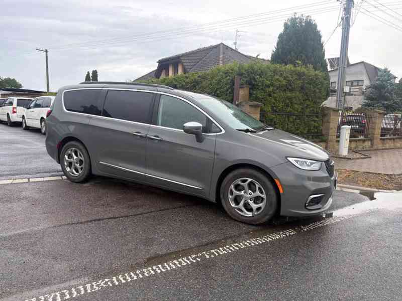 Chrysler Pacifica 3,6 RU Limited Radar 360 2022 - foto 19