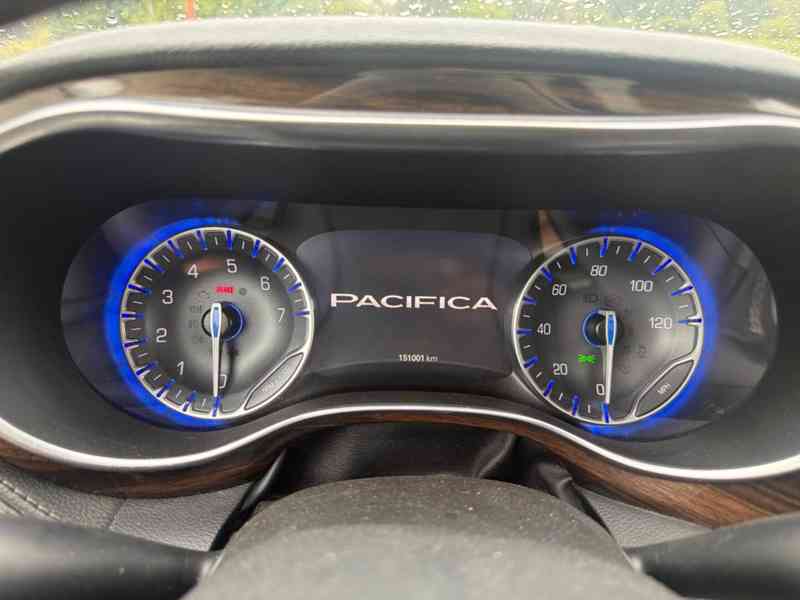 Chrysler Pacifica 3,6 RU Limited Radar 360 2022 - foto 33