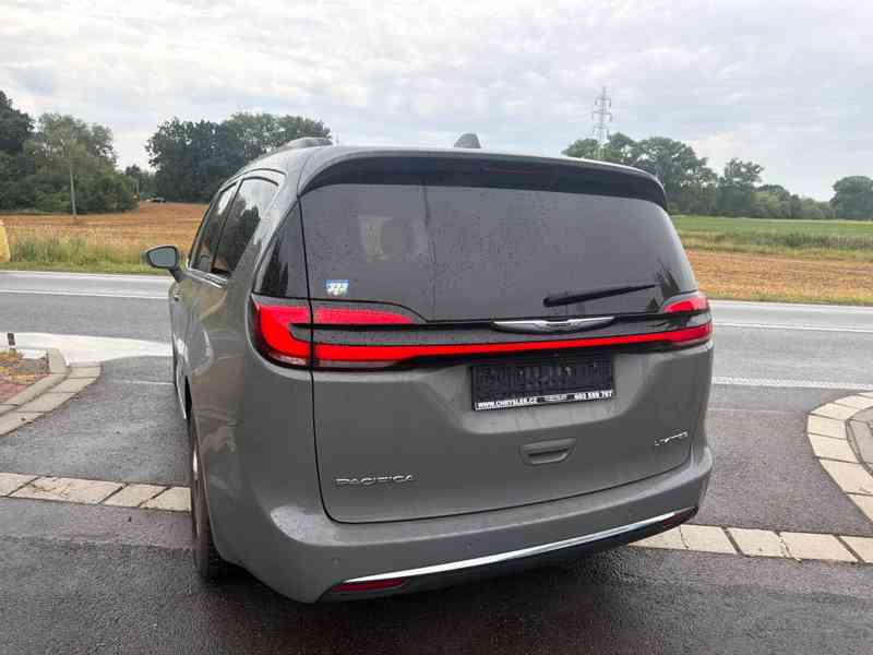 Chrysler Pacifica 3,6 RU Limited Radar 360 2022 - foto 5