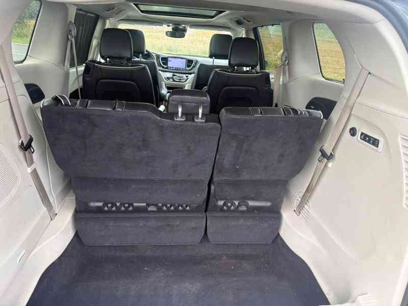 Chrysler Pacifica 3,6 RU Limited Radar 360 2022 - foto 7