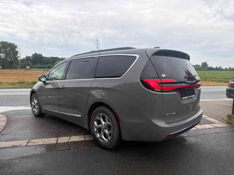 Chrysler Pacifica 3,6 RU Limited Radar 360 2022 - foto 3
