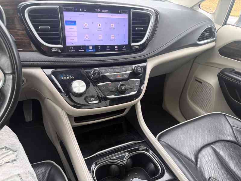 Chrysler Pacifica 3,6 RU Limited Radar 360 2022 - foto 16