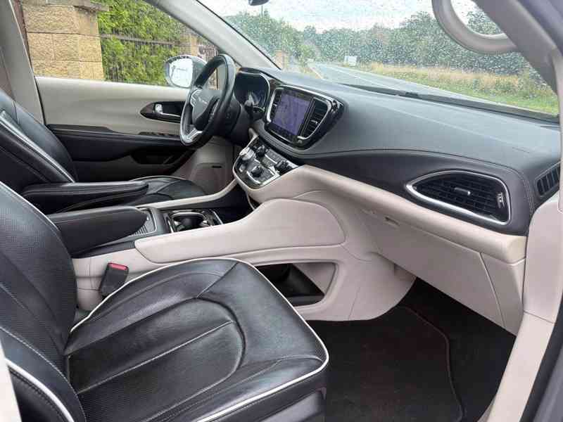 Chrysler Pacifica 3,6 RU Limited Radar 360 2022 - foto 10