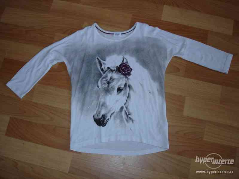 tričko vel.122 s koněm překrásné - foto 1
