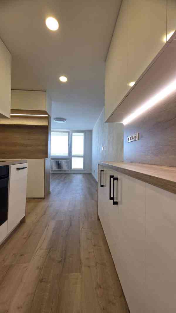 Byt 2+kk s lodžií po kompletní rekonstrukci, celkem 54 m² - foto 7
