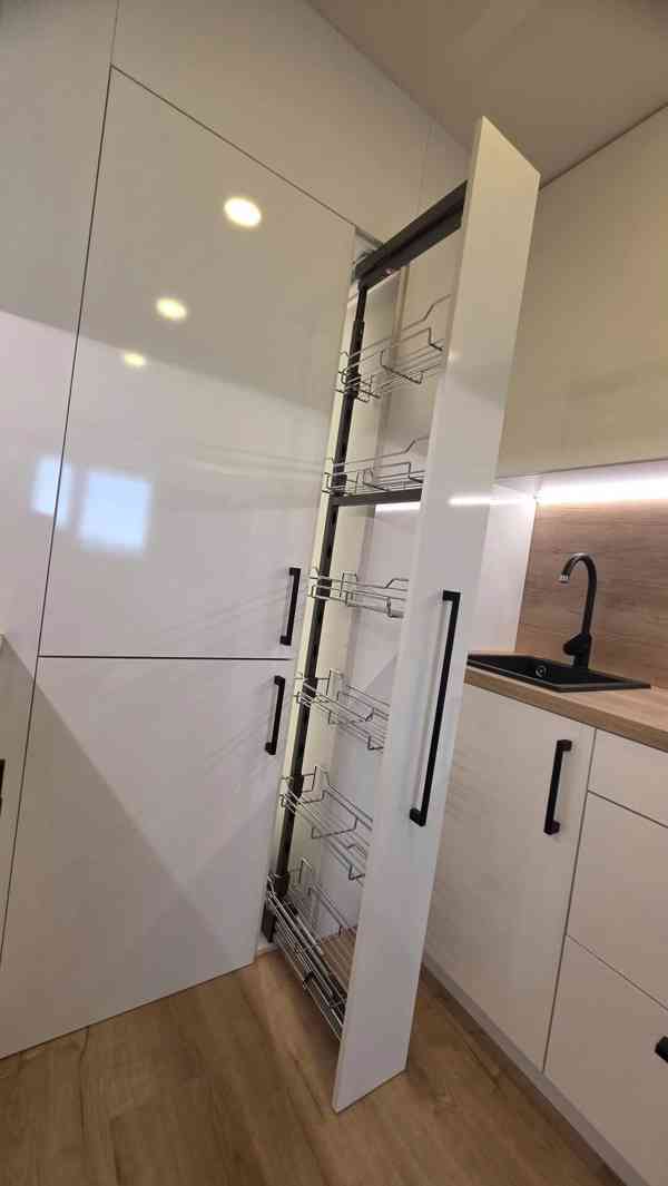 Byt 2+kk s lodžií po kompletní rekonstrukci, celkem 54 m² - foto 5