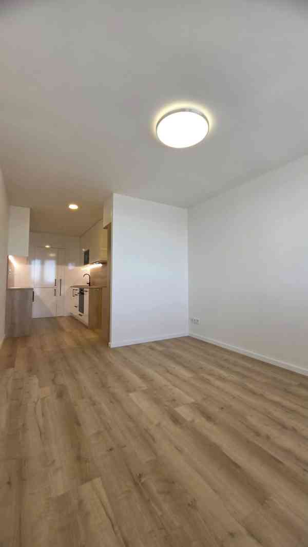 Byt 2+kk s lodžií po kompletní rekonstrukci, celkem 54 m² - foto 14