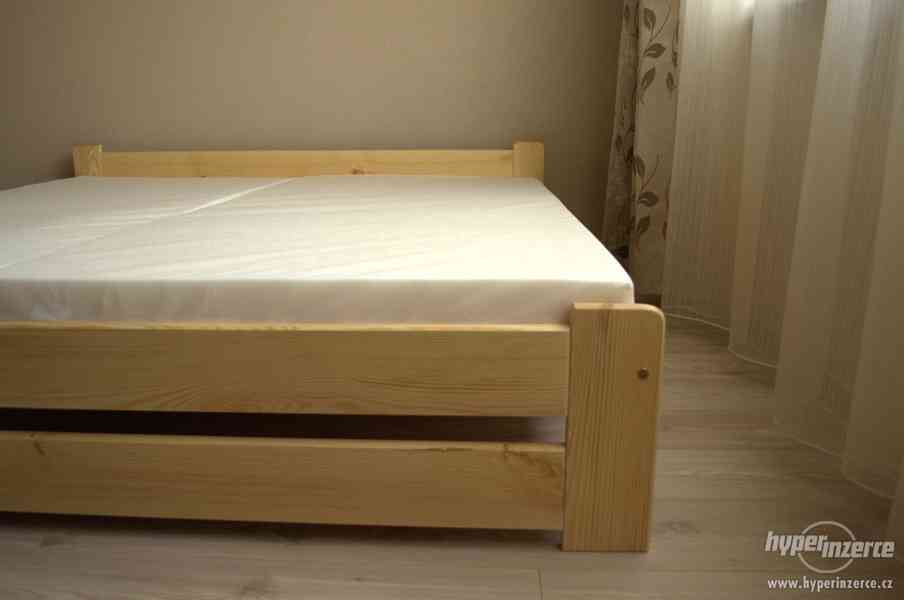 NOVÉ kvalitní manželské postele z masivu s roštem a matrací - foto 2