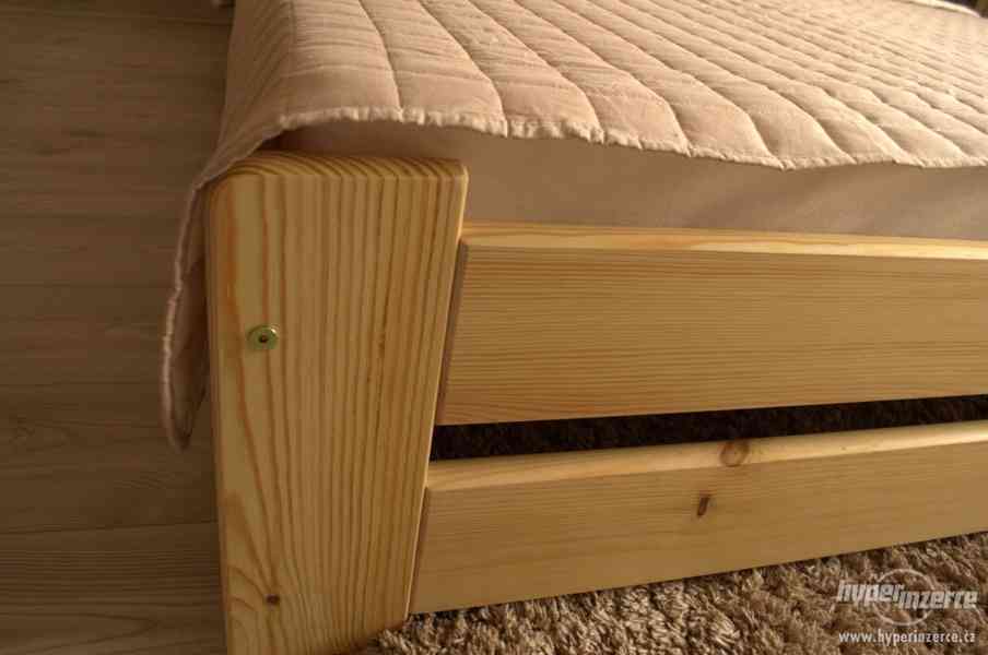 NOVÉ kvalitní manželské postele z masivu s roštem a matrací - foto 3