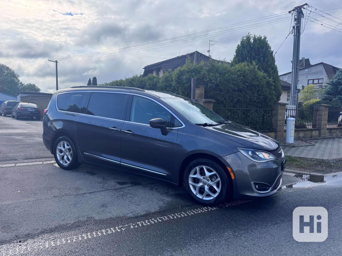 Chrysler Pacifica 3,6 RU Touring L 8 míst 2017  TOP CENA - foto 1