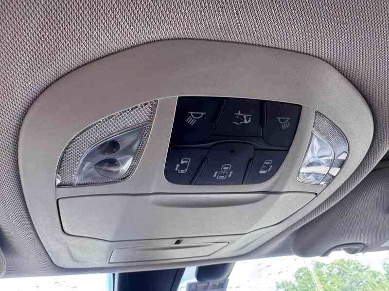 Chrysler Pacifica 3,6 RU Touring L 8 míst 2017 TOP CENA - foto 18