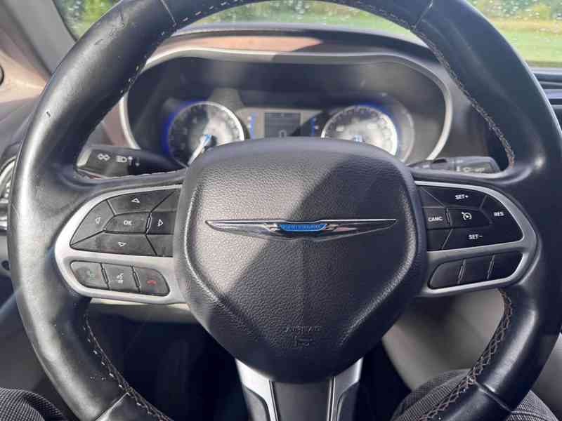 Chrysler Pacifica 3,6 RU Touring L 8 míst 2017 TOP CENA - foto 19