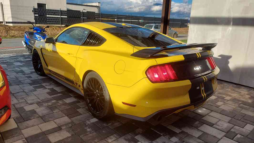 PRONÁJEM MUSTANG GT, 5.0 V8 345kW, USA MANUÁL - foto 5