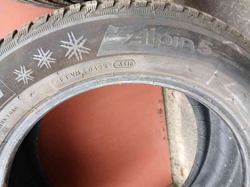ZIMNÍ PNEU   215/55  R16 - foto 5