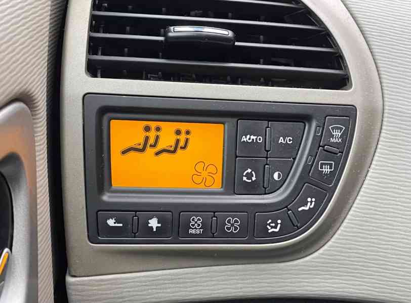 Citroën Grand C4 Picasso / SpaceTourer 1,6i benzín 82kw - foto 8