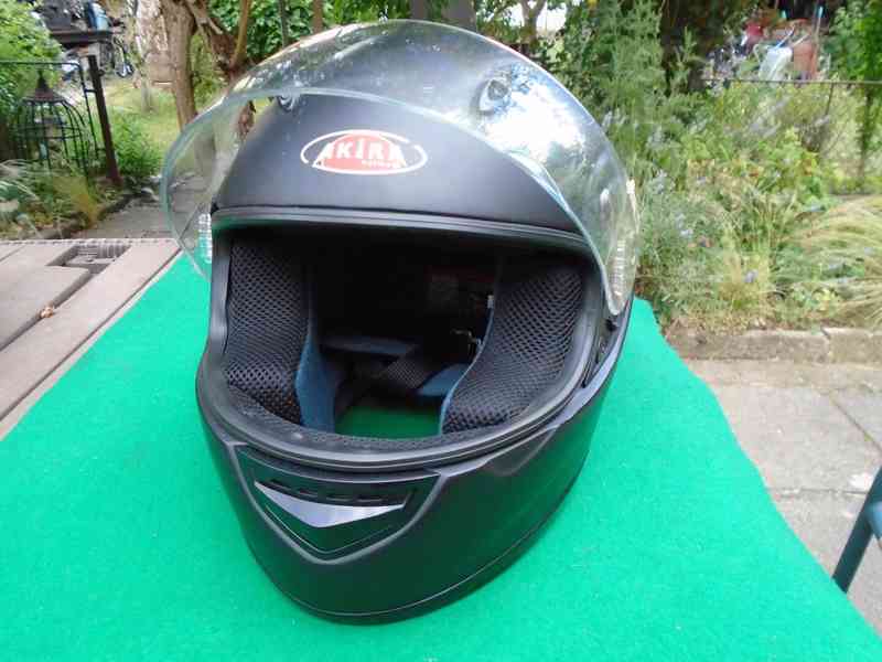 Značková helma přilba na motorku moto Akira M 57-58 cm Japan - foto 7