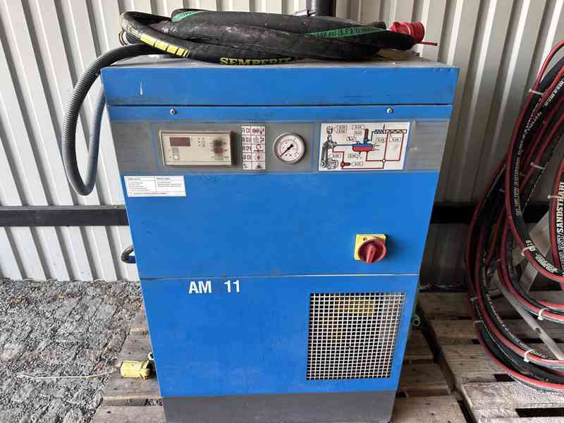 Mobilní pískovačka KOMNINO se šroubovým kompresorem 11kW - foto 1