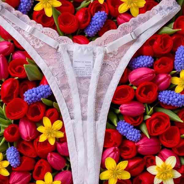  Sexy Krajkové Tanga s Motýlkem a Květinovým Vzorem  - foto 2