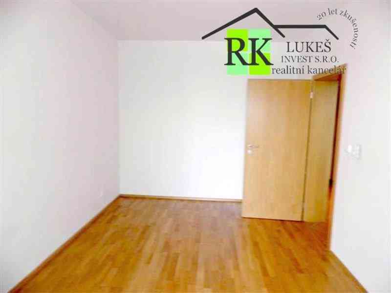 Praha 5 - Stodůlky, byt 2+kk/B. Garáž. stání. - foto 8