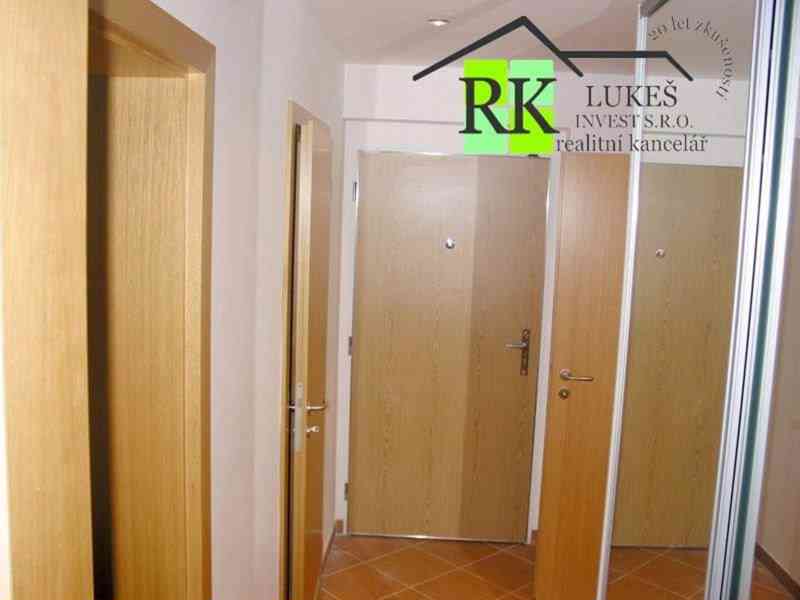 Praha 5 - Stodůlky, byt 2+kk/B. Garáž. stání. - foto 2