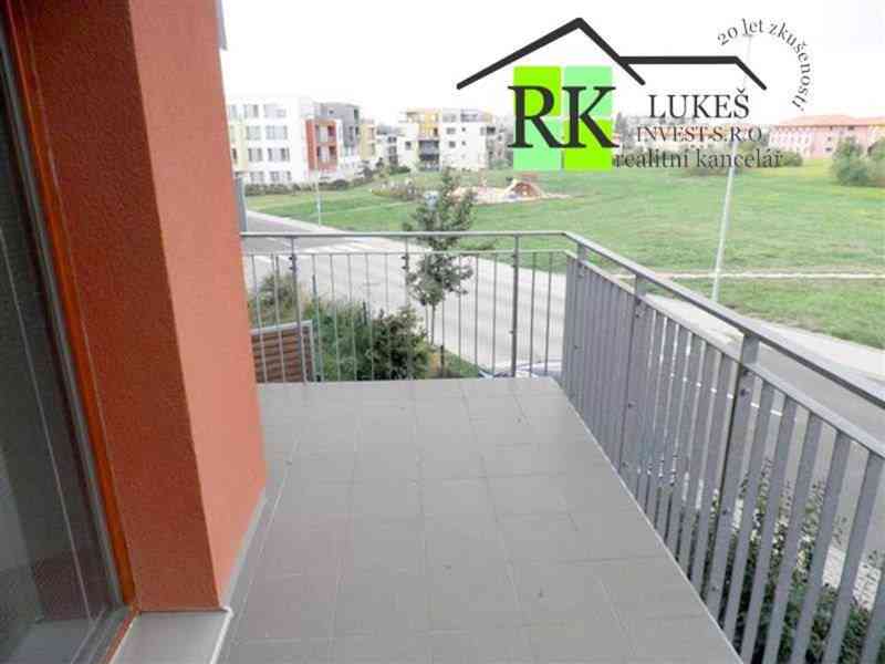 Praha 5 - Stodůlky, byt 2+kk/B. Garáž. stání. - foto 9