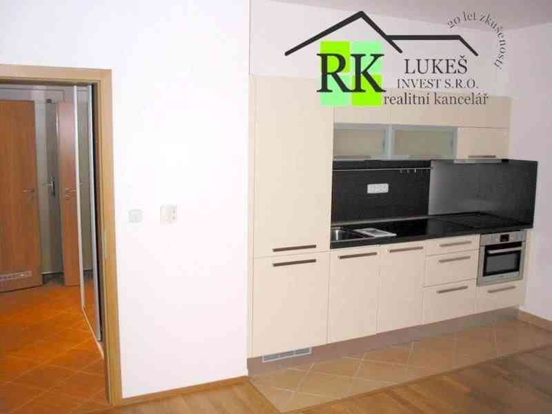 Praha 5 - Stodůlky, byt 2+kk/B. Garáž. stání. - foto 3