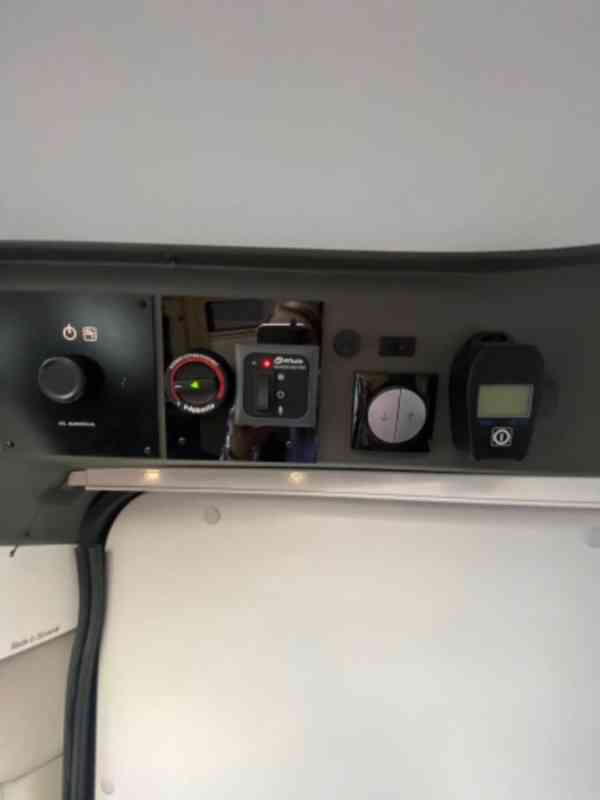 Obytný vůz ADRIA TWINS SUPREME 640 SGX pro čtyři  - foto 8