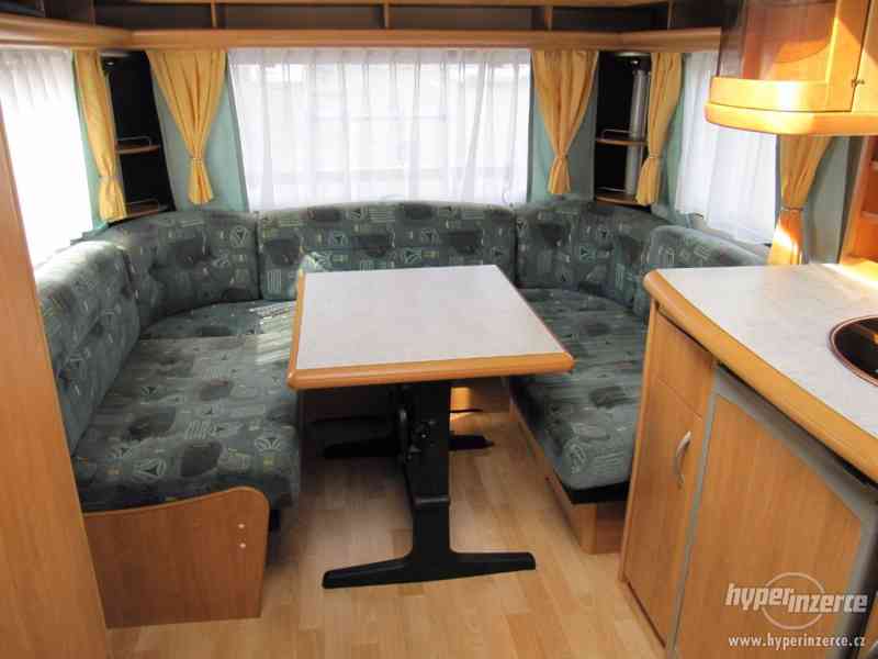 Prodám karavan Hobby 495 ufe,r.v.2002 + před stan. - foto 7