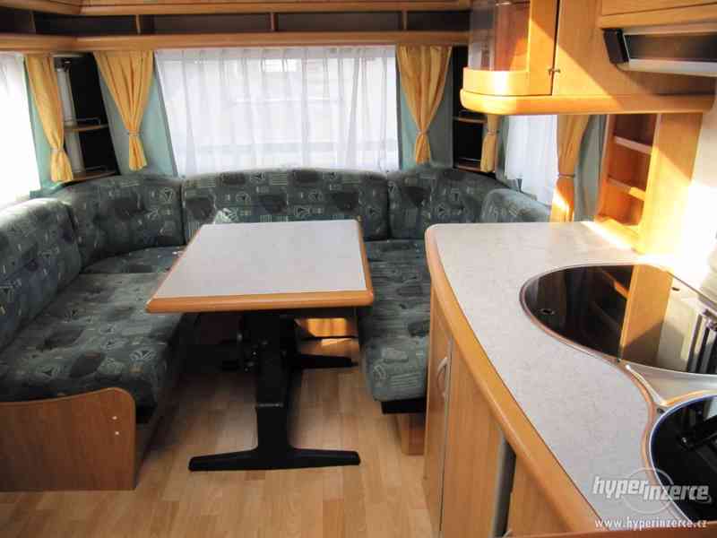 Prodám karavan Hobby 495 ufe,r.v.2002 + před stan. - foto 8