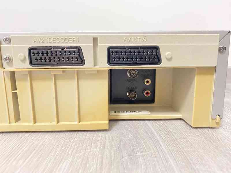 Značkový VHS videorekordér PHILIPS VR740 - foto 6