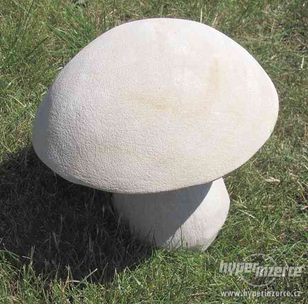 Nádherná pískovcová zahradní dekorace houba. - foto 1