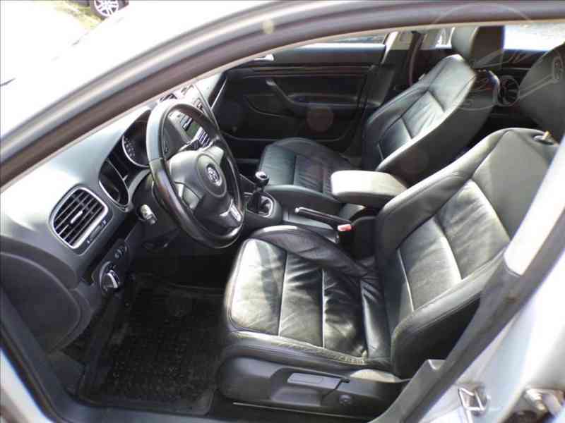 Volkswagen Golf 1,6 TDI KŮŽE,ZIMNÍ KOLA - foto 7
