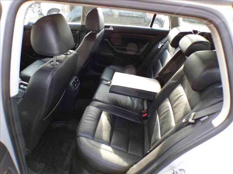 Volkswagen Golf 1,6 TDI KŮŽE,ZIMNÍ KOLA - foto 8