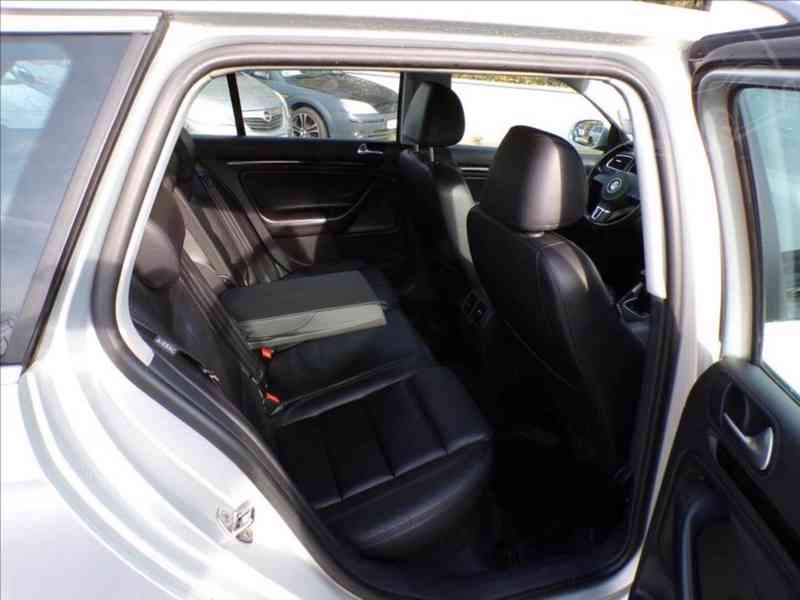 Volkswagen Golf 1,6 TDI KŮŽE,ZIMNÍ KOLA - foto 10