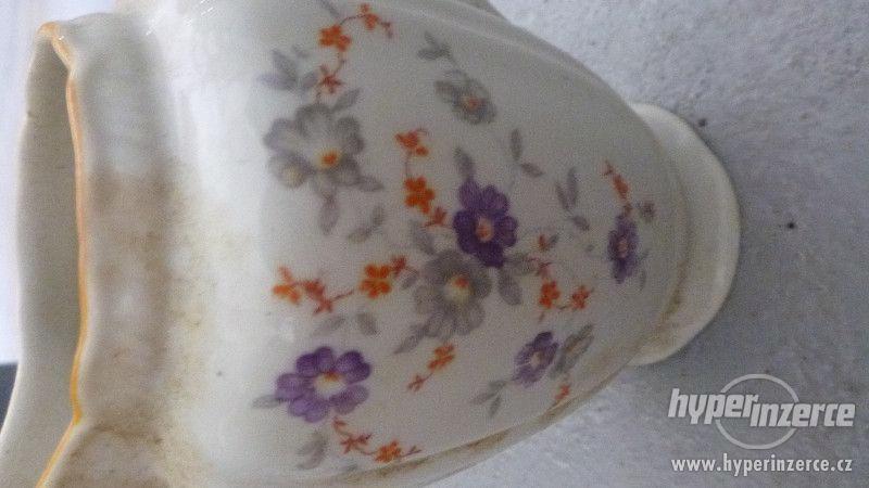 Starožitná porcelánová konvička - foto 2