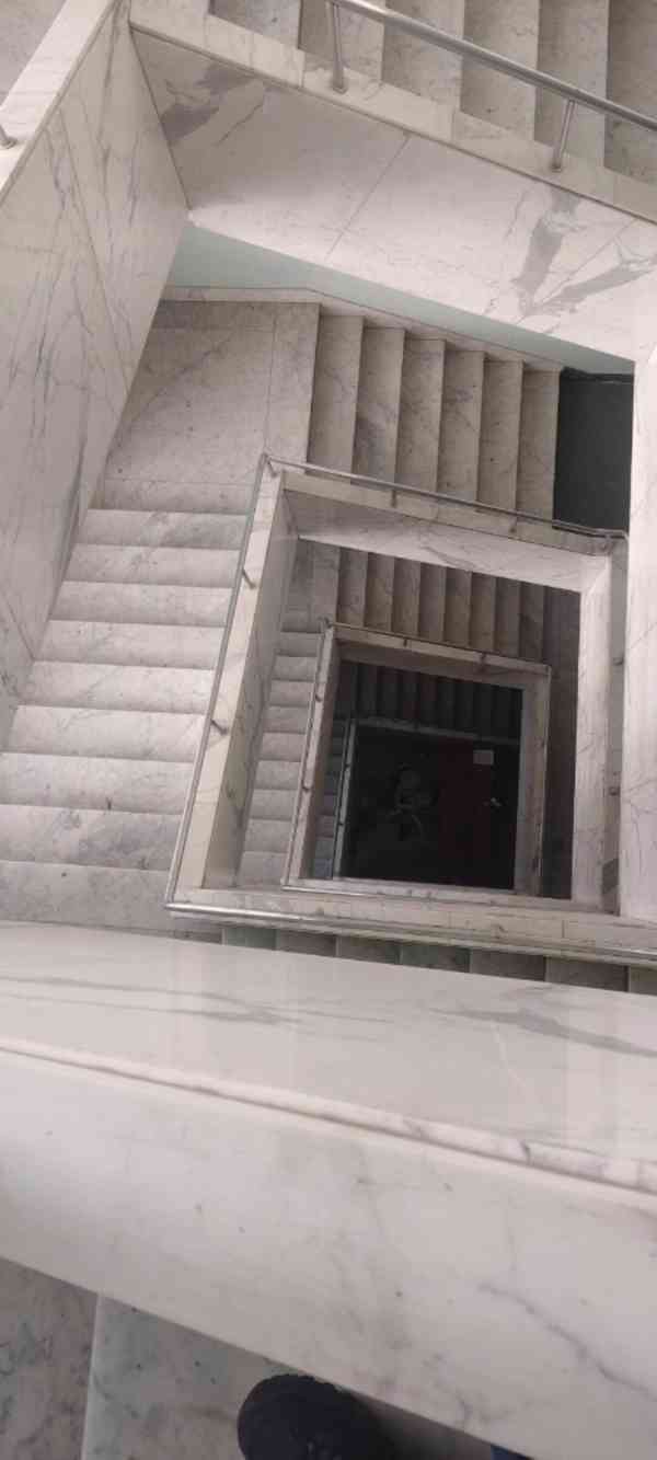 Dlouhodobě pronajmu garsoniéru v centru Železného Brodu. - foto 2