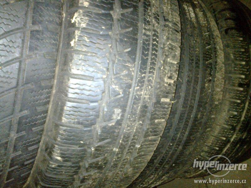 zimni zatezova pneu 215 65 16C velice slusna - foto 1