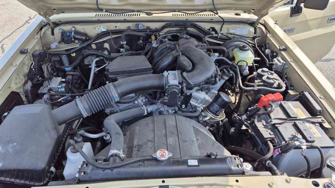 TOYOTA LAND CRUISER 79 s pracovní plošinou SOCAGE 16A - foto 8