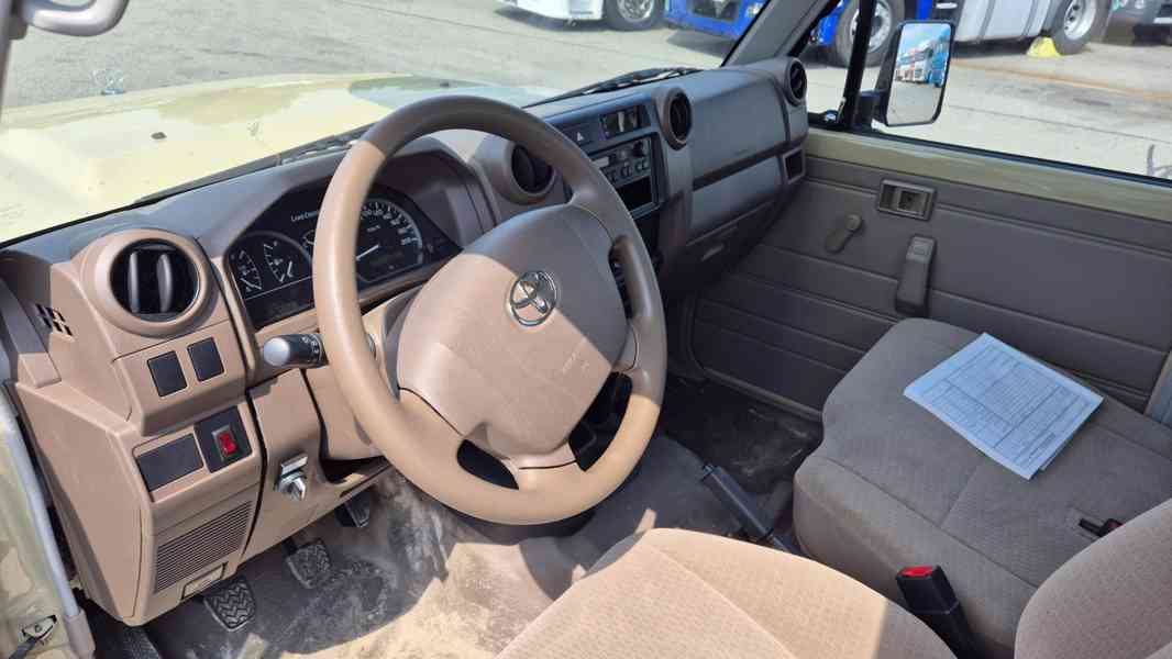 TOYOTA LAND CRUISER 79 s pracovní plošinou SOCAGE 16A - foto 7