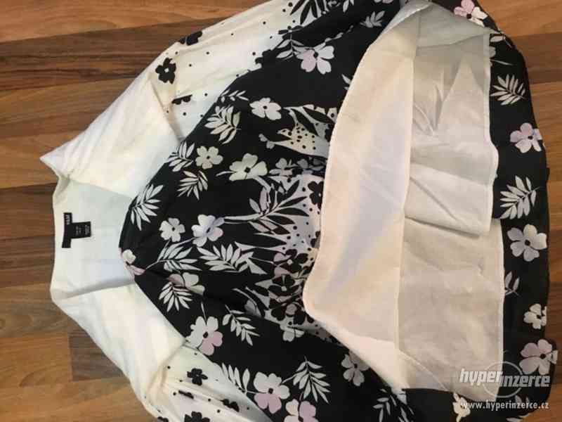 Nabíraná bílá sukně s květy, vel. 38 HM - foto 3