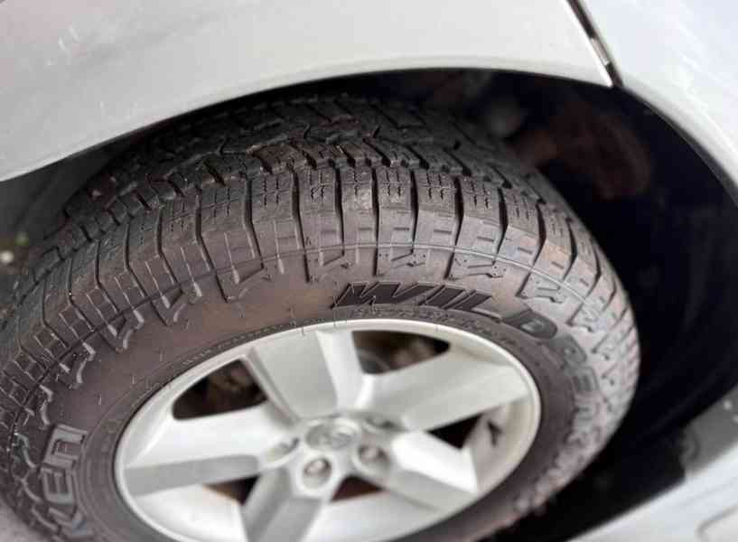 Toyota RAV 4 2.0i 4x4 benzín 110kw - foto 11