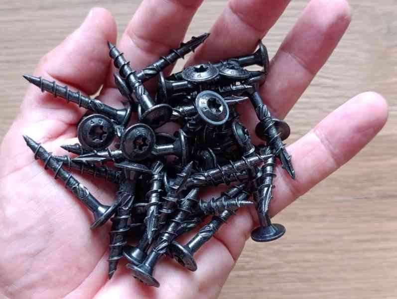 Tesařské vruty s talířovou hlavou, ČERNÝ zinek, torx +bit - foto 1