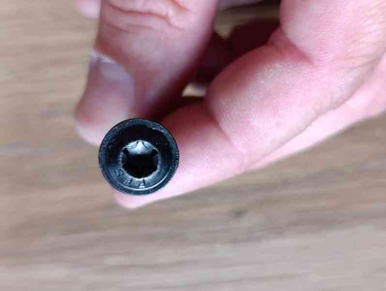 Tesařské vruty s talířovou hlavou, ČERNÝ zinek, torx +bit - foto 10