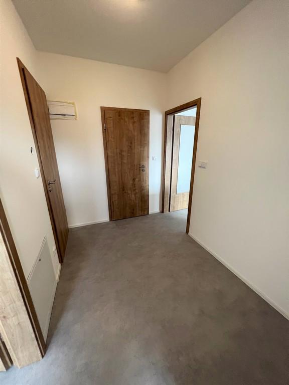 PRONÁJEM BYTU 2+KK S TERASOU A PARKOVACÍM STÁNÍM, JINAČOVICE - foto 18