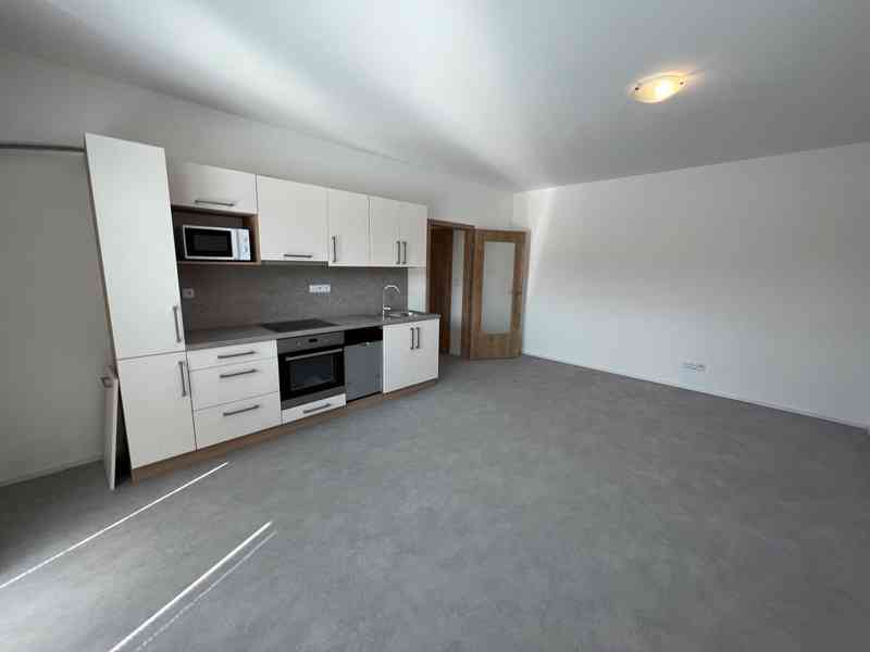 PRONÁJEM BYTU 2+KK S TERASOU A PARKOVACÍM STÁNÍM, JINAČOVICE - foto 8