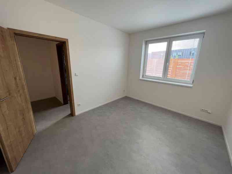 PRONÁJEM BYTU 2+KK S TERASOU A PARKOVACÍM STÁNÍM, JINAČOVICE - foto 17