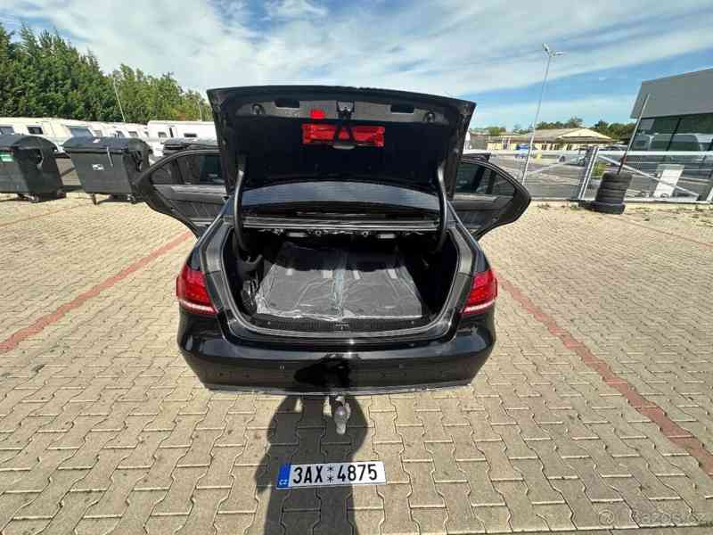 Mercedes-Benz Třídy E 2,5 - foto 12