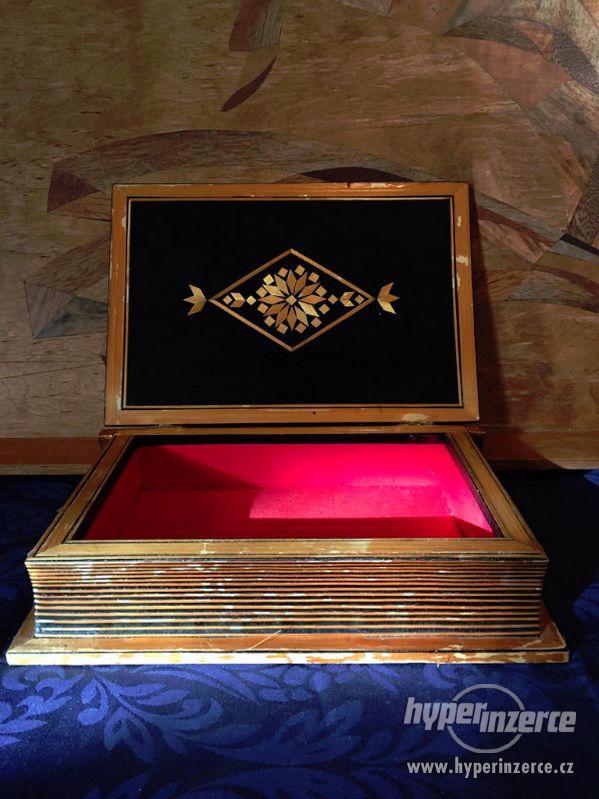 Dřevěné krabička ve tvaru - KNIHY - foto 4