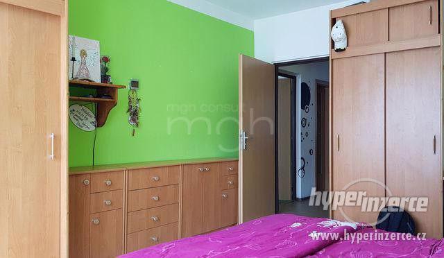 Prodej velice pěkného bytu 3+1 82m2 v panelovém domě, Stará Role, Karlovy Vary - foto 8