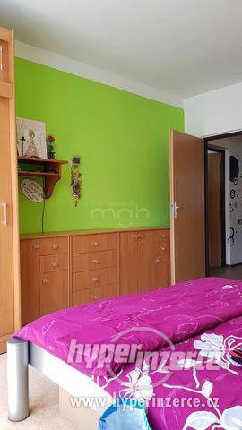 Prodej velice pěkného bytu 3+1 82m2 v panelovém domě, Stará Role, Karlovy Vary - foto 9
